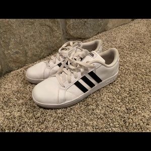 Youth size 5 Adidas sneakers